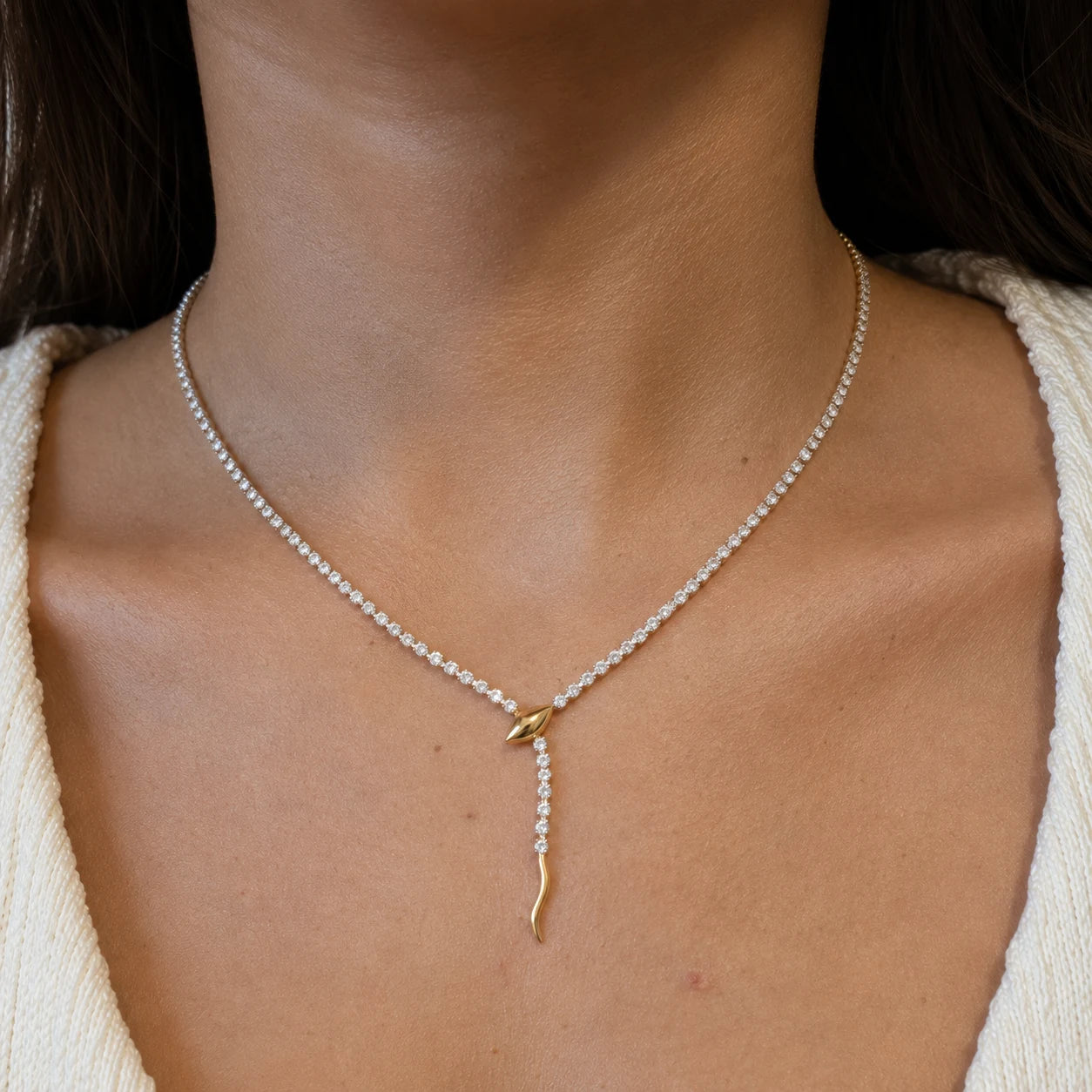 Falling Light Necklace - 18K Gold Plated