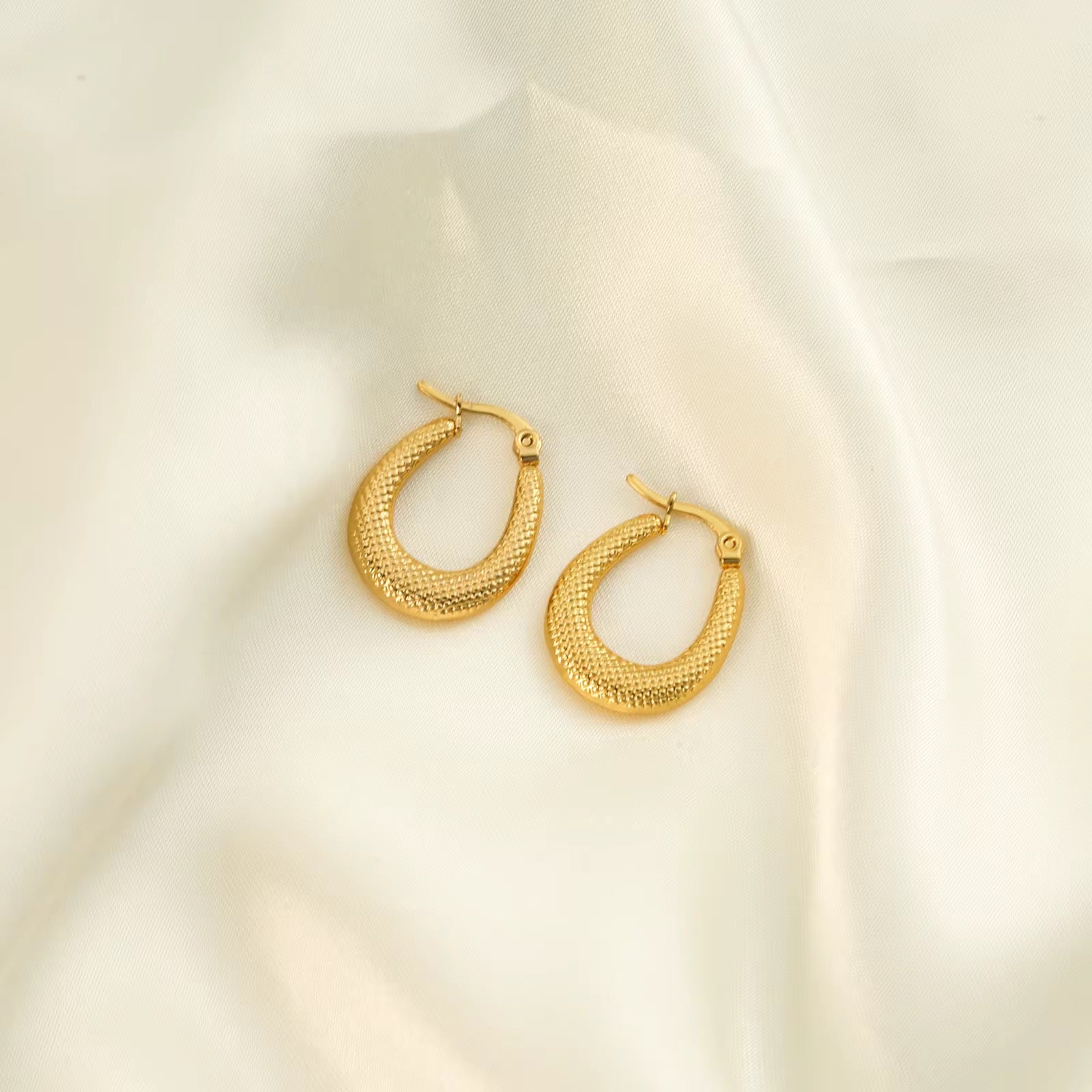 Solé Hoop Earrings