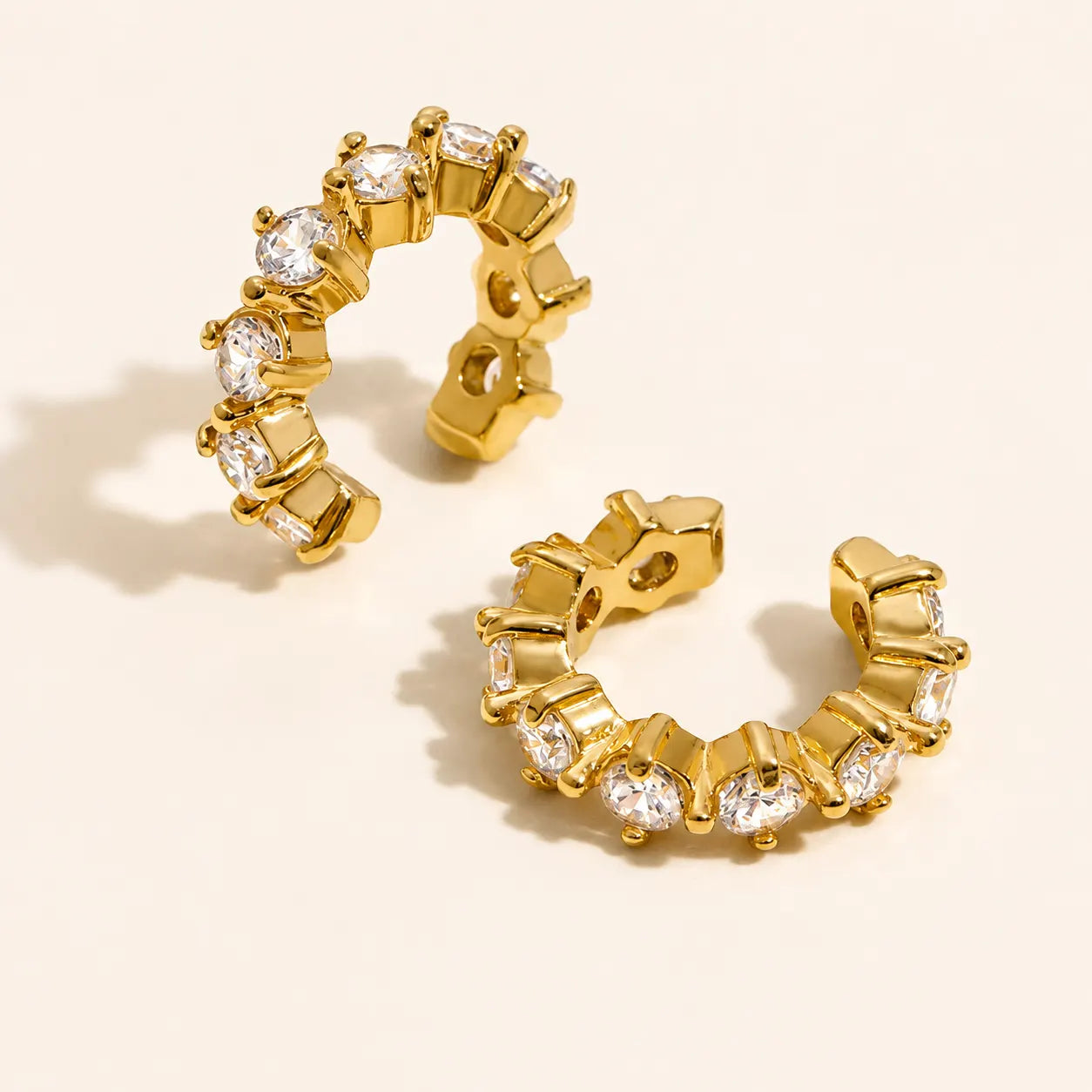 Pavé Hug Ear Cuff - 18K Gold Plated