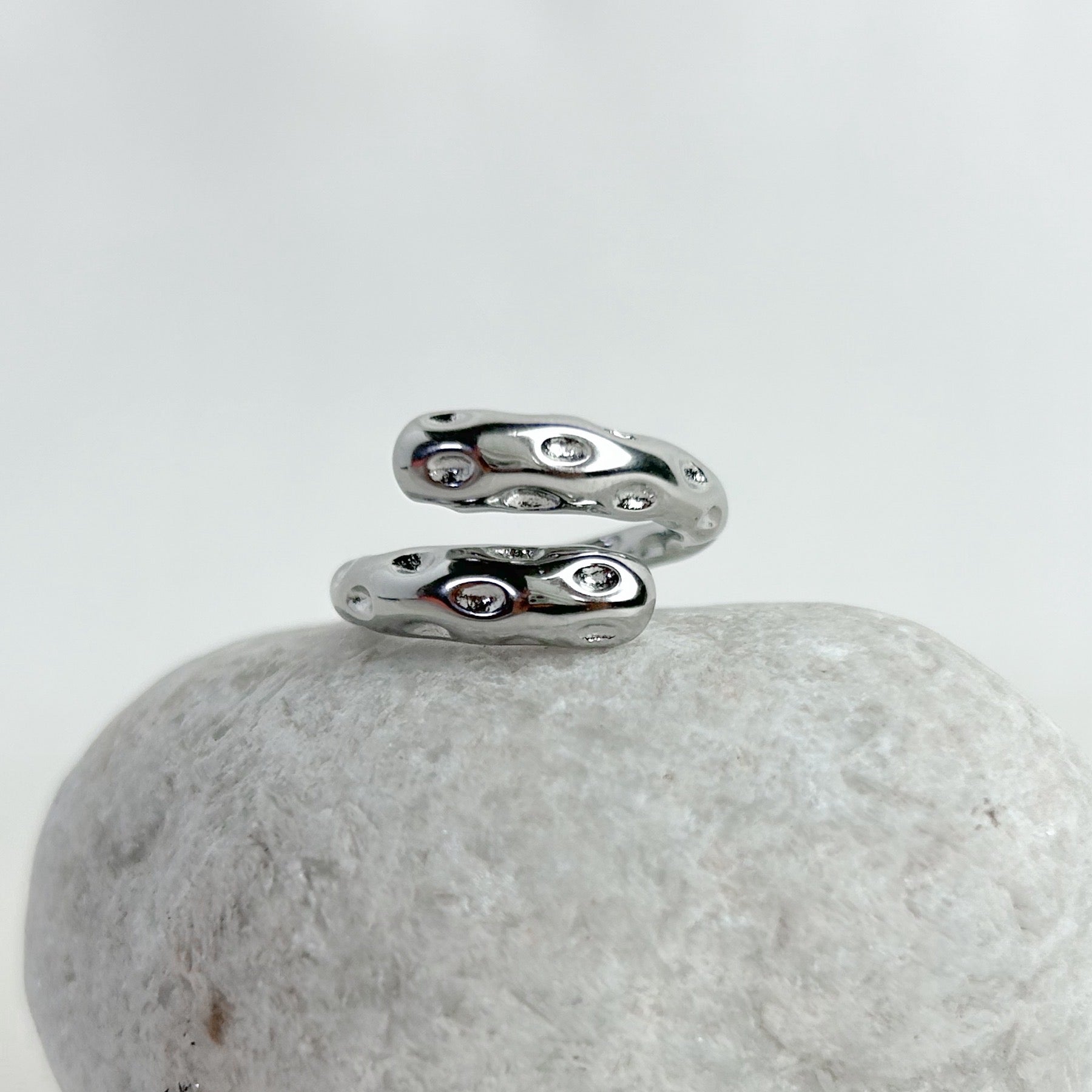 Stella Loop Ring