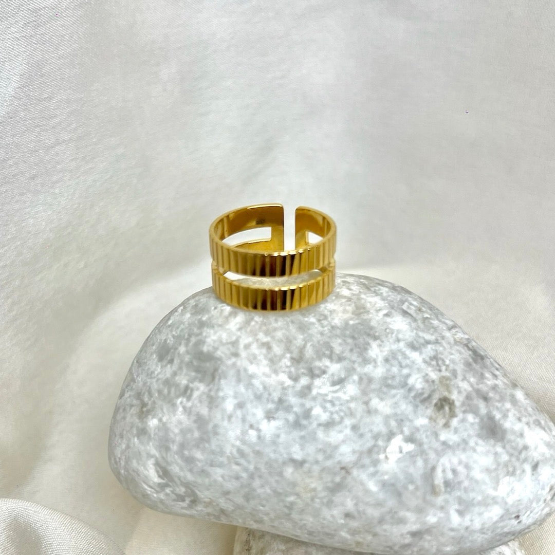Alma Band Ring