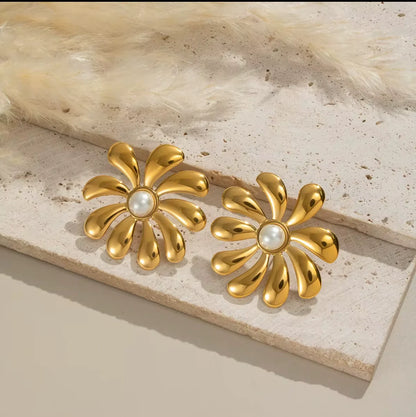 Aurelia Bloom Earrings - 18K Gold Plated