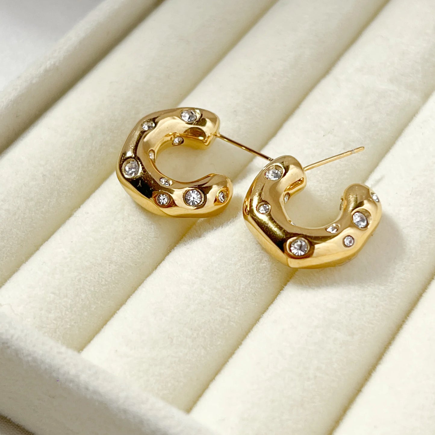 Ripple Pearl Hoops Earrings - 18K Gold Plated