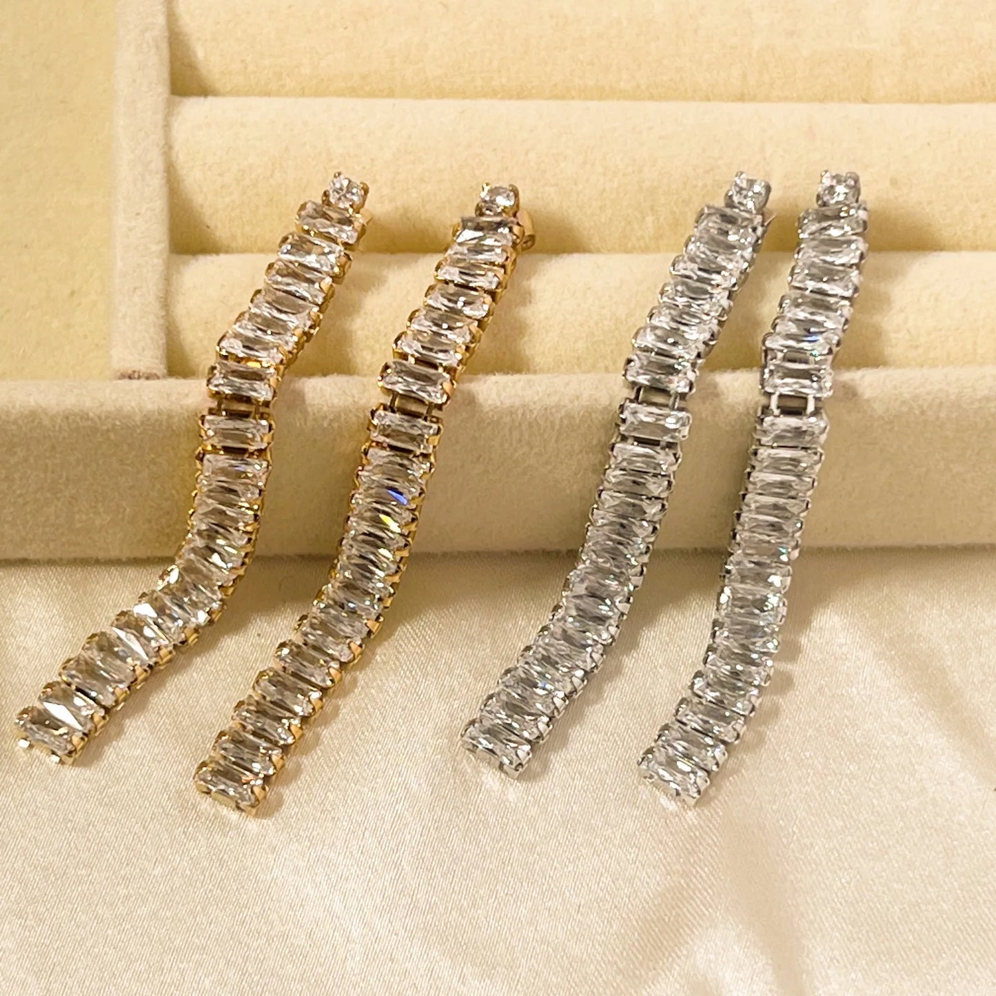Dune Line Dangler Earrings - 18K Gold Plated